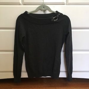 Buckle detail classy light sweater